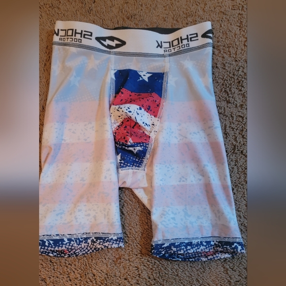 Boys shock doctor compression shorts with cup pocket - Picture 3 of 4